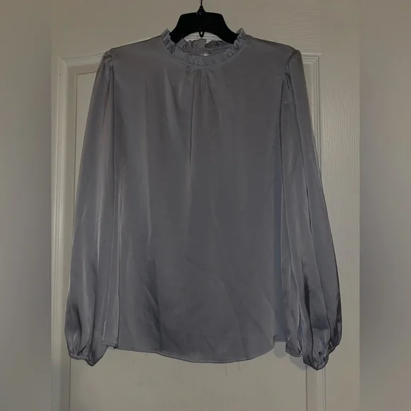 NWOT Bundle of 2 silky tops. Burgundy and grey size medium - Picture 6 of 9